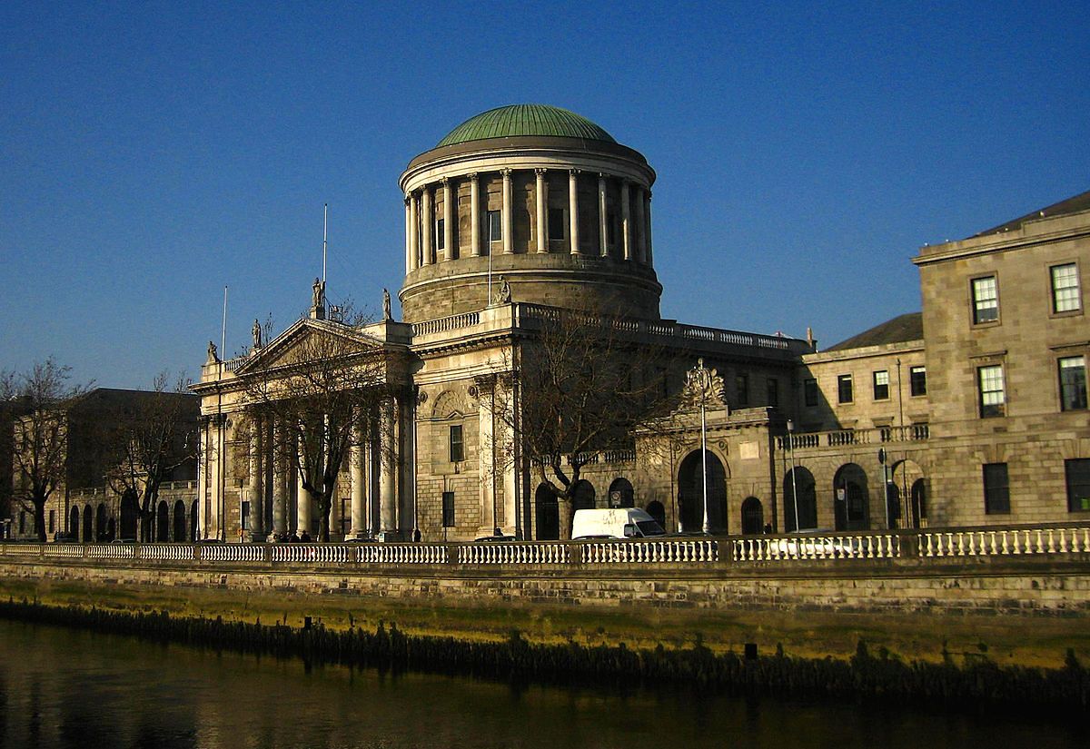 Sídlo irského Nejvyššího soudu v Dublinu. Foto Wikimedia commons repository.